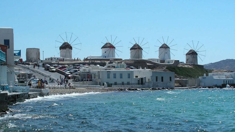 Μεγάλη επιχείρηση της αστυνομίας στη Μύκονο – Σύλληψη οκτώ ατόμων