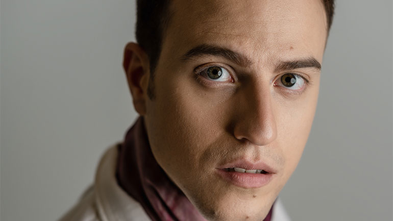 «Πιάσε με»: Ένα νέο τραγούδι από τον Κωνσταντίνο Στιβακτή