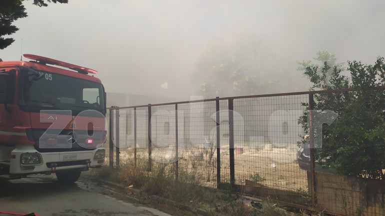 Υπό έλεγχο τέθηκε η πυρκαγιά σε εργαστήριο σφολιάτας στο Μενίδι