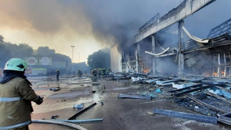 Γαλλία: Η Ρωσία πρέπει να λογοδοτήσει για την πυραυλική επίθεση σε εμπορικό κέντρο της Ουκρανίας