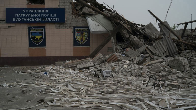 Ουκρανία: Οκτώ άμαχοι νεκροί και 21 τραυματίες στο Λισιτσάνσκ από ρωσικό βομβαρδισμό