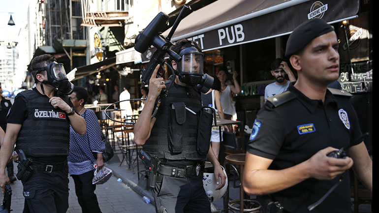 Τουρκία: Κοντά στις 400 συλλήψεις στη διάρκεια του Pride στην Κωνσταντινούπολη