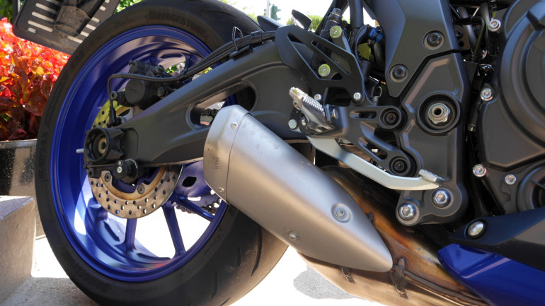 Ελαφριοί τροχοί με 10 μπράτσα από αλουμίνιο.