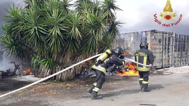 Ιταλία: Πυρκαγιά σε παιδικό κάμπινγκ λίγο έξω από την Ρώμη, εξερράγησαν 50 φιάλες αερίου