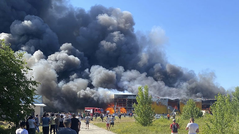 Ουκρανία: Τουλάχιστον 13 νεκροί από το ρωσικό πλήγμα σε εμπορικό κέντρο –  «Τρομοκρατική ενέργεια» καταγγέλλει ο Ζελένσκι