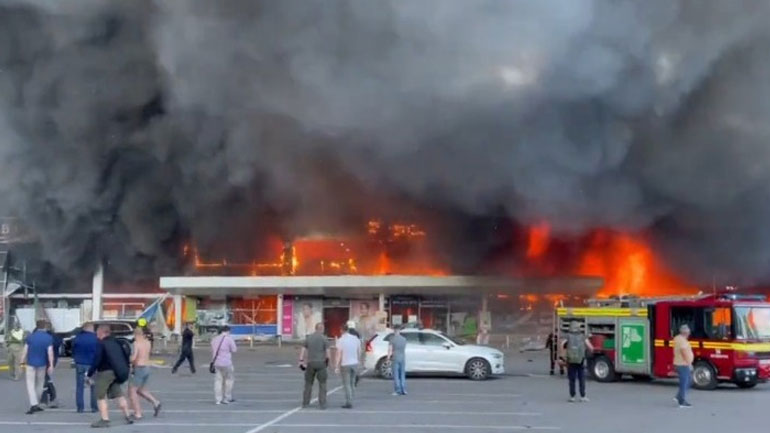 G7: «Έγκλημα πολέμου» το πυραυλικό πλήγμα στην Κρεμεντσούκ – Αυξάνονται τα θύματα της επίθεσης