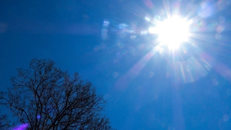 Kαιρός: Ζέστη και τοπικές βροχές κατά τόπους την Τετάρτη