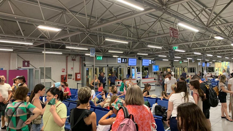 Ρώμη: Δεκάδες Έλληνες εγκλωβίστηκαν στο αεροδρόμιο «Τσιαμπίνο» λόγω ακύρωσης πτήσης προς Θεσσαλονίκη