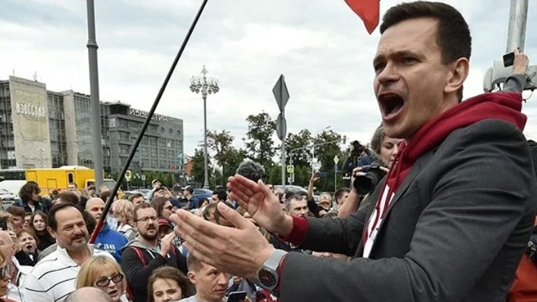 Ρωσία: Συνελήφθη ο αντιπολιτευόμενος Ίλια Γιασίν στη Μόσχα