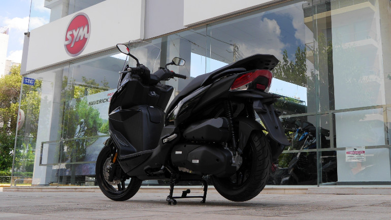 Δε λείπει τίποτα από εμφάνιση, άνεση και εξοπλισμό στο νέο Joyride 300 16".