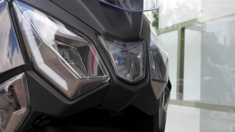 LED φωτιστικά σώματα με πολλές γωνίες.