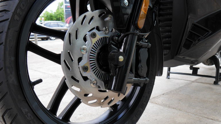 Φρένα με ABS της Continental.