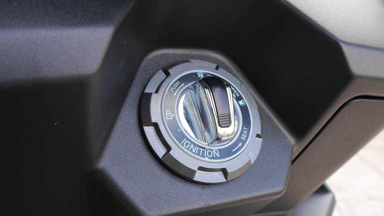 Κεντρικός διακόπτης με κρυφό φωτισμό.