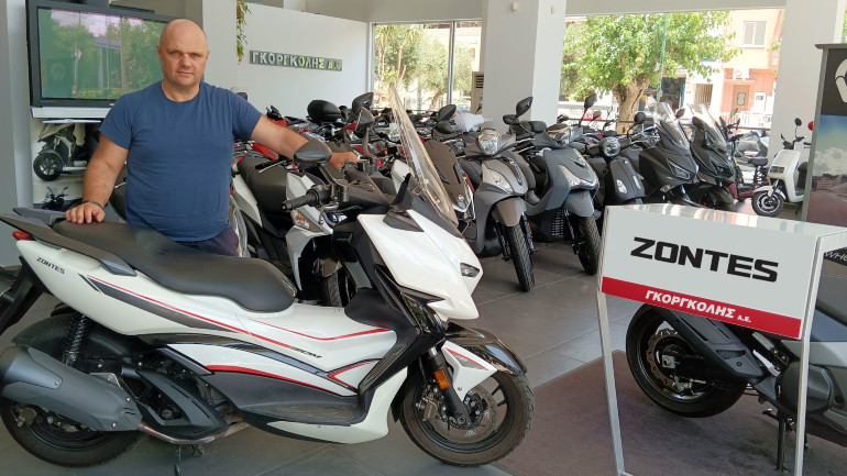 Διακοπές με Zontes M310 θα κάνει ο ηθοποιός Μάκης Παπαδημητρίου