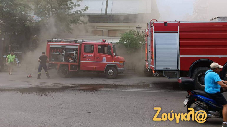 Φωτιά σε καφετέρια στην Πετρούπολη