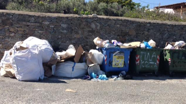 Η άλλη Μύκονος με ερειπωμένο οδικό δίκτυο και τα σκουπίδια στα σύννεφα – Το εμιράτο της εγκατάλειψης!