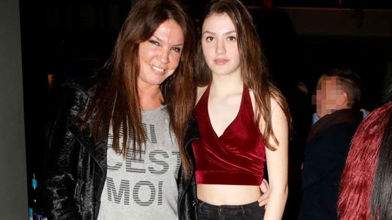 Θετικές στον κορωνοϊό η Βάνα Μπάρμπα και η κόρη της: «Έχουμε αυτή την καινούργια μετάλλαξη»