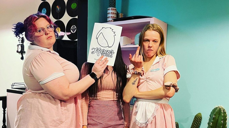 Karen’s Diner: Το εστιατόριο με τις αγενείς σερβιτόρες 