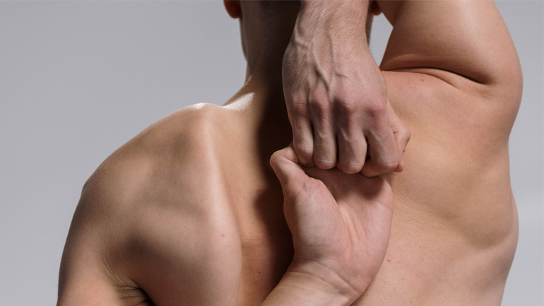 Ασκήσεις για κυρτούς ώμους