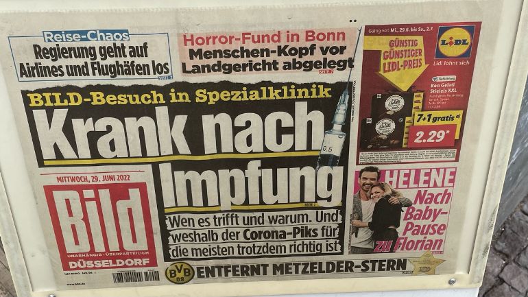 Bild: «Άρρωστος μετά τον εμβολιασμό»