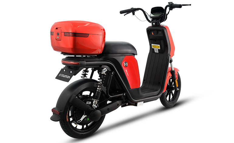 Η βαλίτσα είναι στον βασικό εξοπλισμό και είναι εργοστασιακή.