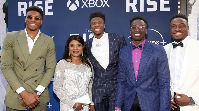 Ποιος μπαίνει στη θέση της Βερόνικας, της μάνας Αντετοκούνμπο; 