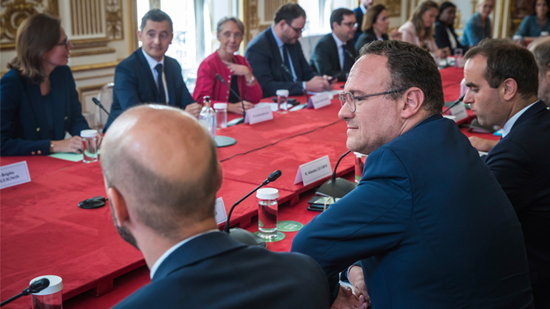 Γαλλία: Έρευνα εναντίον του υπουργού Ντ. Αμπάντ μετά τη μήνυση γυναίκας για απόπειρα βιασμού της