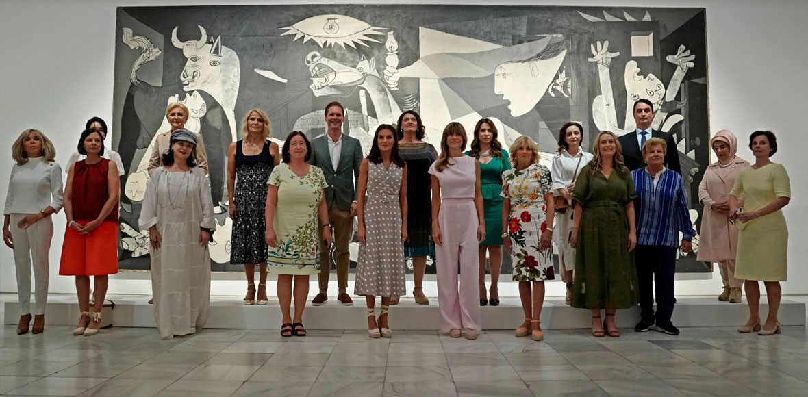 Παράδοξο: Aντιπολεμικές πινελιές από τις συζύγους  των επικεφαλής χωρών – μελών μιας στρατιωτικής συμμαχίας