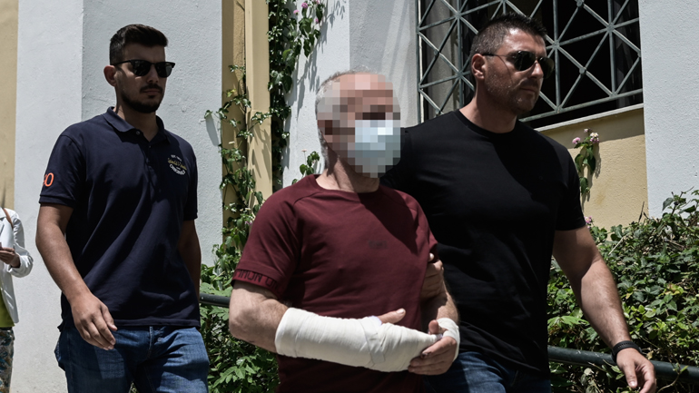 Κουκάκι: Προφυλακιστέος ο δράστης της δολοφονίας της εν διαστάσει συζύγου του – Κατέρρευσε κατά την απολογία του