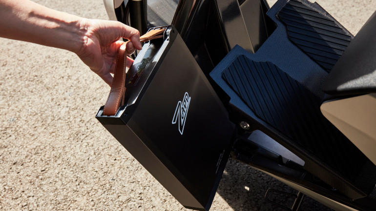 Αποσπώμενη μπαταρία 6 κιλών με δερμάτινο χερούλι!