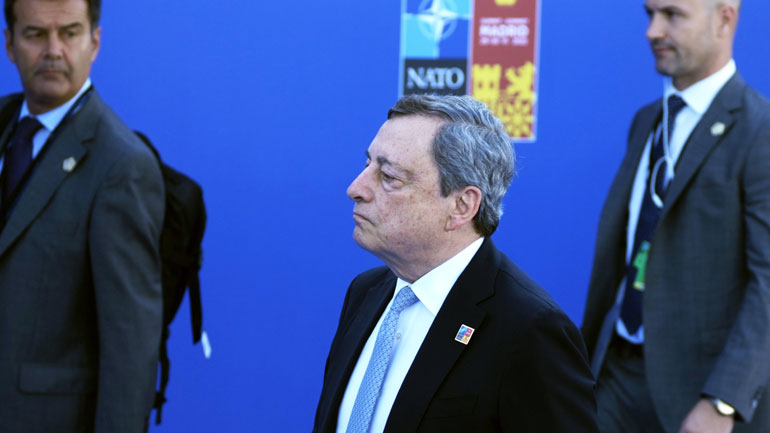 Ιταλία: Επιστρέφει εσπευσμένα από τη Σύνοδο του ΝΑΤΟ ο Ντράγκι εξαιτίας εντάσεων με το Κίνημα 5 Αστέρων