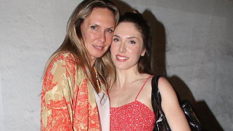 Εβελίνα Παπούλια – Αφροδίτη Λιάντου: Με καλοκαιρινή διάθεση στο θέατρο