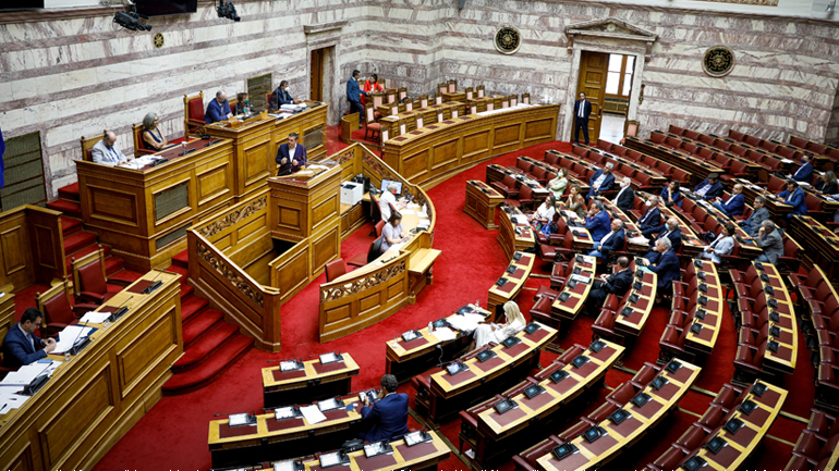 Βουλή: Ψηφίσθηκε το νομοσχέδιο του Υπ. Υγείας για την πανδημία – Με ευρύτερη πλειοψηφία ψηφίσθηκε το “Fuel Pass 2”