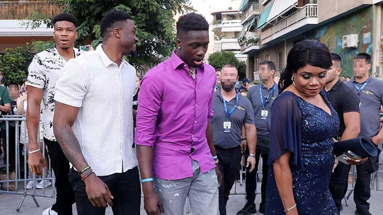 Αδέλφια Αντετοκούνμπο: Στα Σεπόλια για την πρώτη προβολή της ταινίας για τη ζωή τους