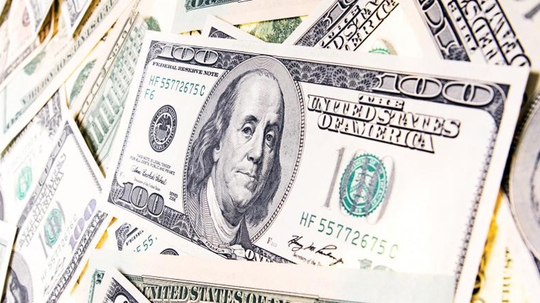 Η κεντρική τράπεζα της Ρωσίας αύξησε το μηνιαίο όριο μεταφοράς δολαρίων στο εξωτερικό σε ένα εκατομύριο