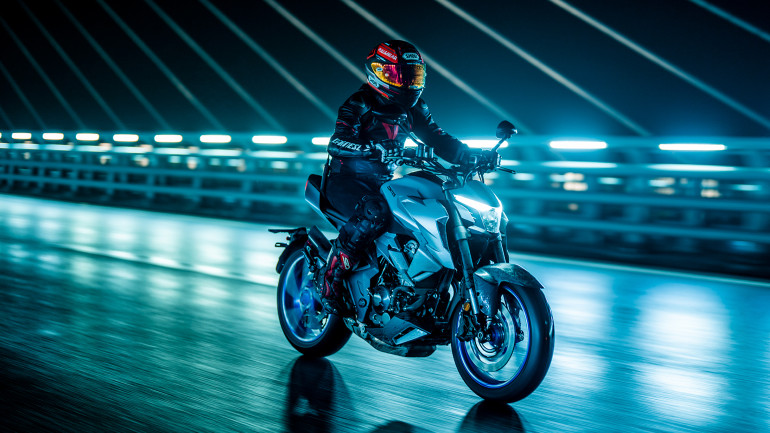 Το εντυπωσιακό σπορ μοντέλο 350 R1.