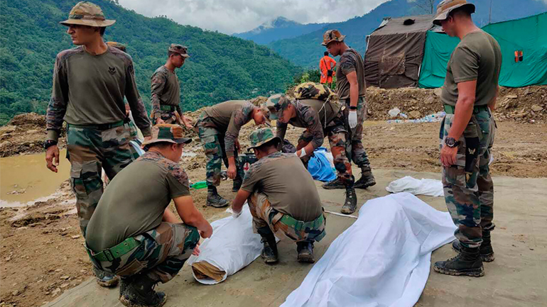 Ινδία: 20 νεκροί και δεκάδες αγνοούμενοι από κατολίσθηση σε εργοτάξιο σιδηροδρομικής γραμμής