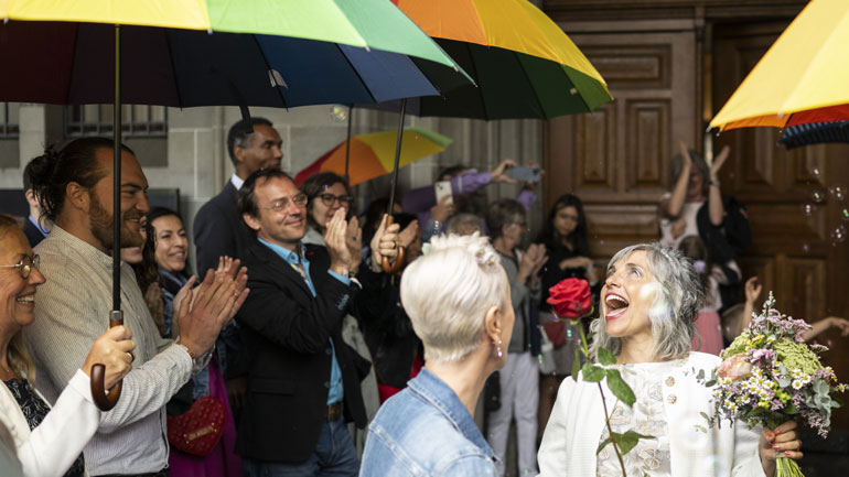 Ελβετία: Τα πρώτα «ναι» στον γάμο για όλους στη χώρα