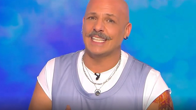 Νίκος Μουτσινάς: Τα αποχαιρετιστήρια λόγια στο φινάλε της εκπομπής του