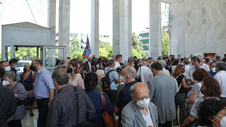 Ηλ. Νικολακόπουλος: Το «τελευταίο αντίο» από δεκάδες πολίτες, πολιτικούς και δημοσιογράφους Ηλ. Νικολακόπουλος: Το «τελευταίο αντίο» από δεκάδες πολίτες, πολιτικούς και δημοσιογράφους