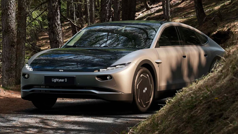 Έτοιμη η γραμμή παραγωγής του πρώτου ηλιακού αυτοκινήτου στον κόσμο