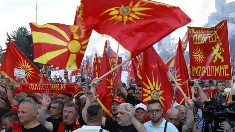 Βόρεια Μακεδονία: Μεγάλη συγκέντρωση της αντιπολίτευσης κατά της συμφωνίας με τη Βουλγαρία