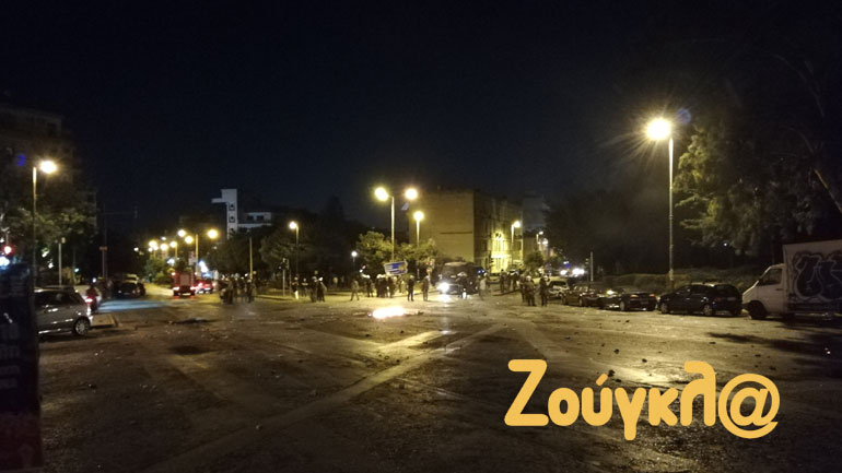 Επίθεση με μολότοφ κατά των ΜΑΤ στην Καισαριανή