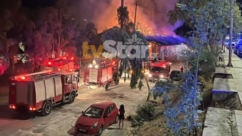 Χαλκίδα: Μεγάλη φωτιά στις αποθήκες του ΟΣΕ