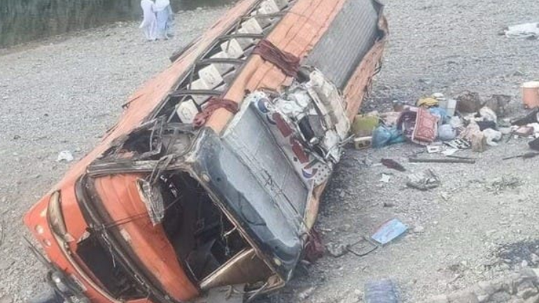 Πακιστάν: Τουλάχιστον 19 νεκροί από την πτώση μικρού λεωφορείου σε φαράγγι