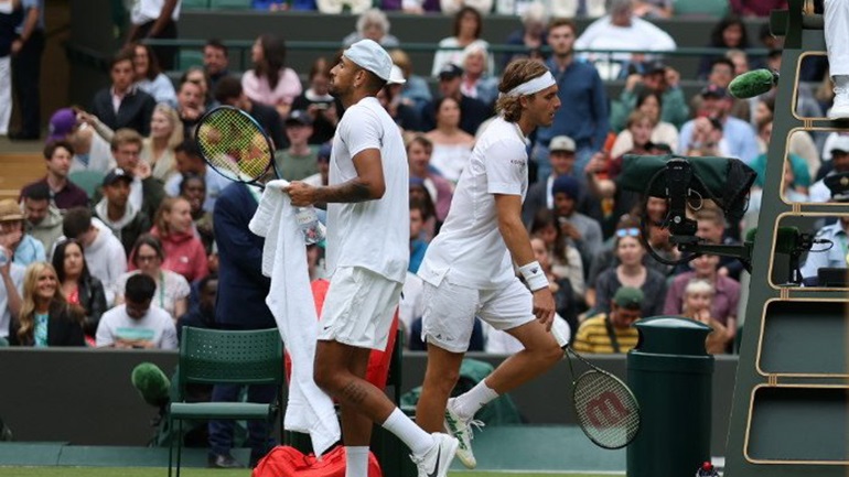 Wimbledon: Με πρόστιμο τιμωρήθηκαν Τσιτσιπάς και Κύργιος