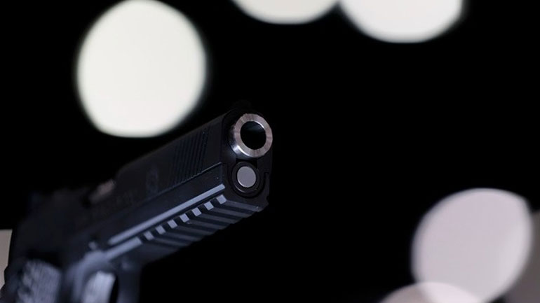 Σέρρες: Αιματηρό περιστατικό μεταξύ Ρομά – Πήγε να τον πατήσει με το αυτοκίνητο και μετά τον πυροβόλησε