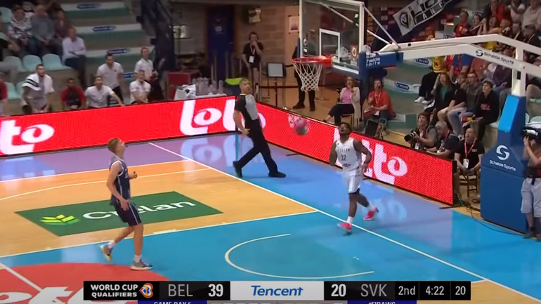 Έχασε το κάρφωμα αλλά σκόραρε