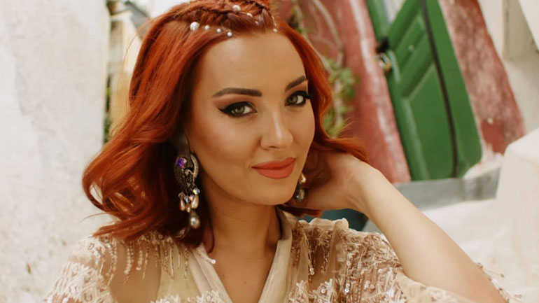 Φρύνη: Κυκλοφόρησε το νέο της τραγούδι με τίτλο «Φίλησέ με»