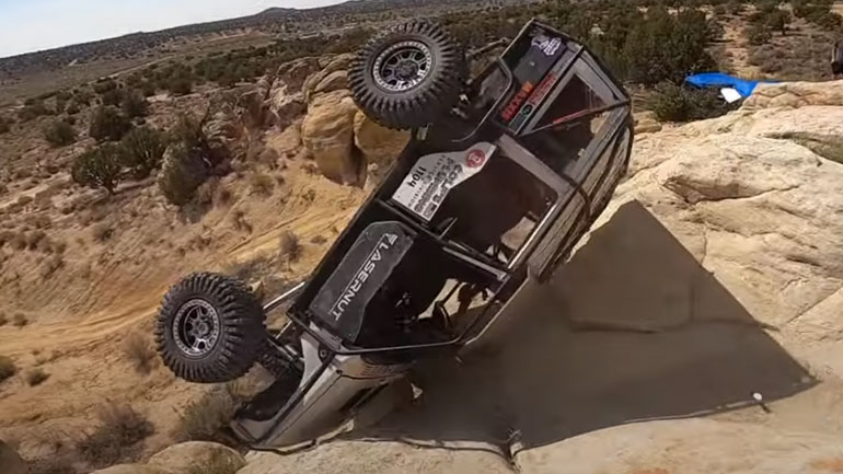 15χρονη πέφτει στα βράχια με Jeep και το μόνο άγχος της είναι αν το τράβηξαν σε… video